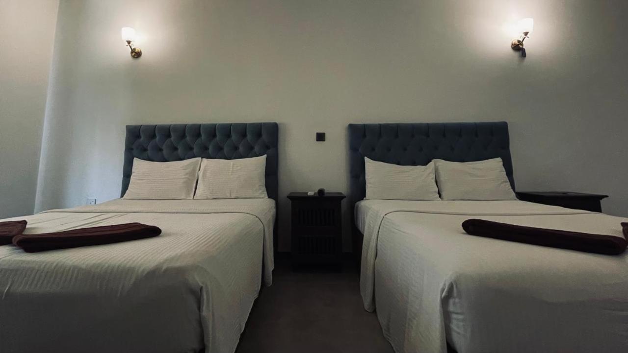 Forever City Hotel Kiribathgoda Esterno foto