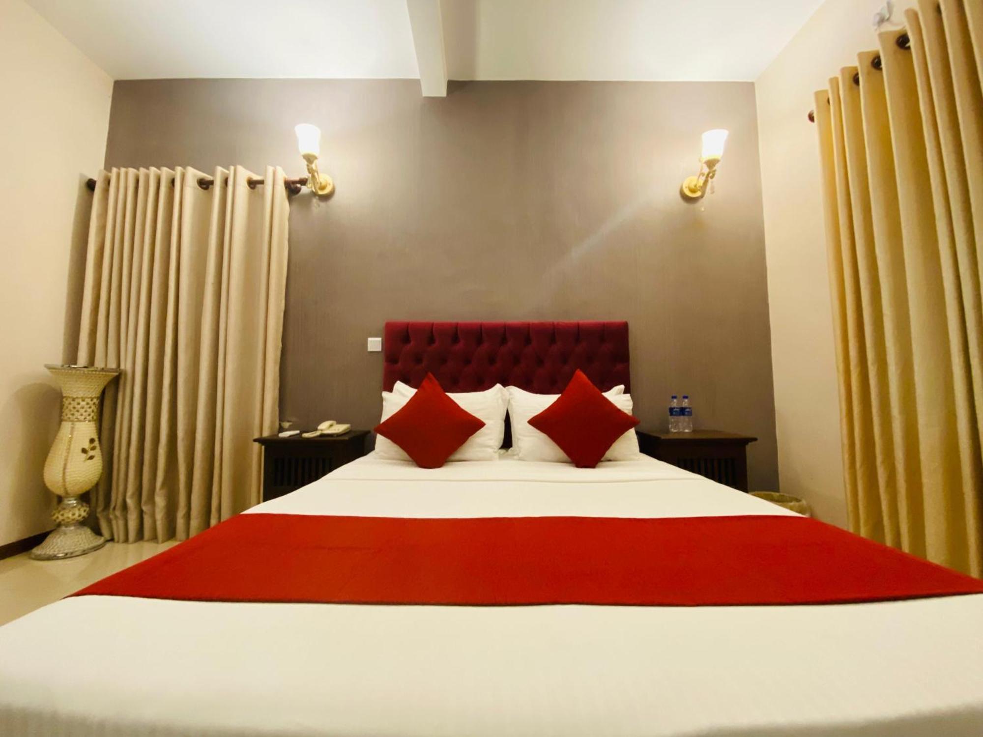 Forever City Hotel Kiribathgoda Esterno foto
